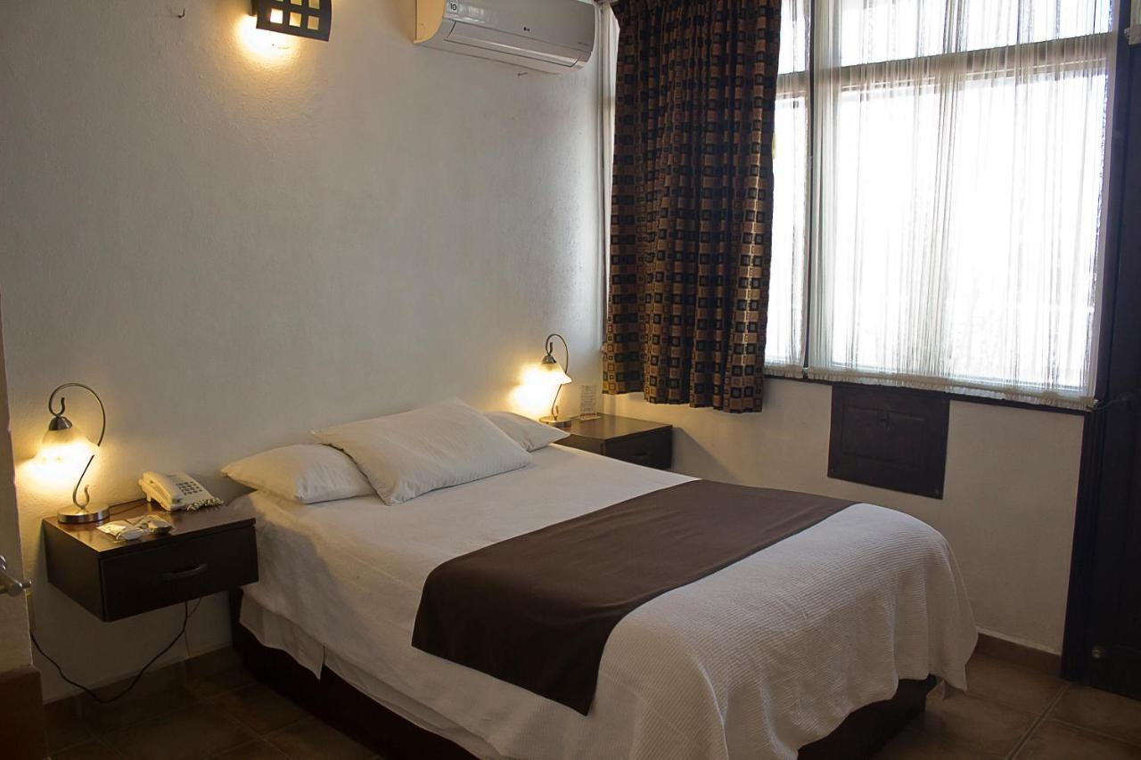 Hotel Suites Sofia Queretaro Bagian luar foto